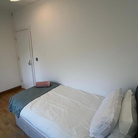 Good Priced Single Rooms In Northolt Dış mekan fotoğraf