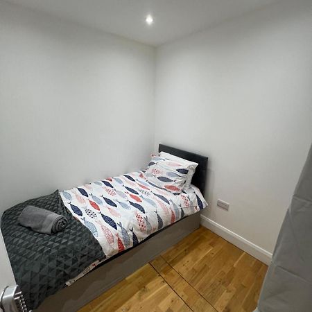 Good Priced Single Rooms In Northolt Dış mekan fotoğraf