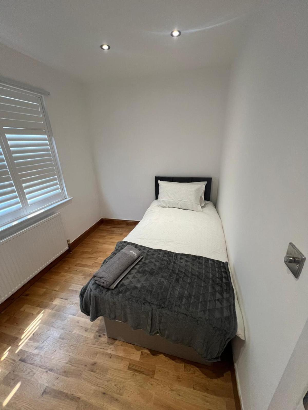 Good Priced Single Rooms In Northolt Dış mekan fotoğraf