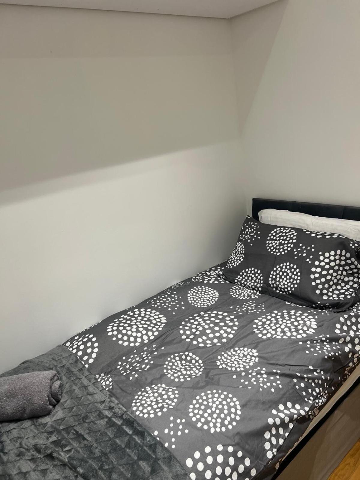 Good Priced Single Rooms In Northolt Dış mekan fotoğraf
