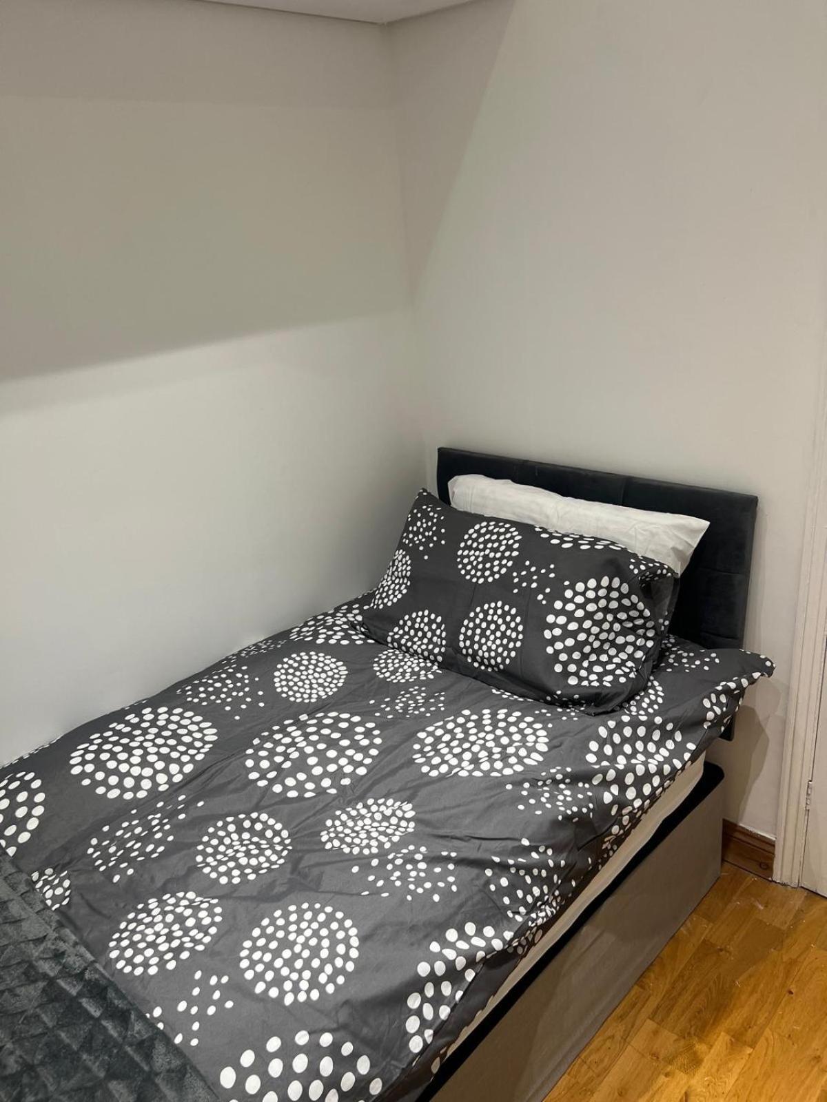 Good Priced Single Rooms In Northolt Dış mekan fotoğraf
