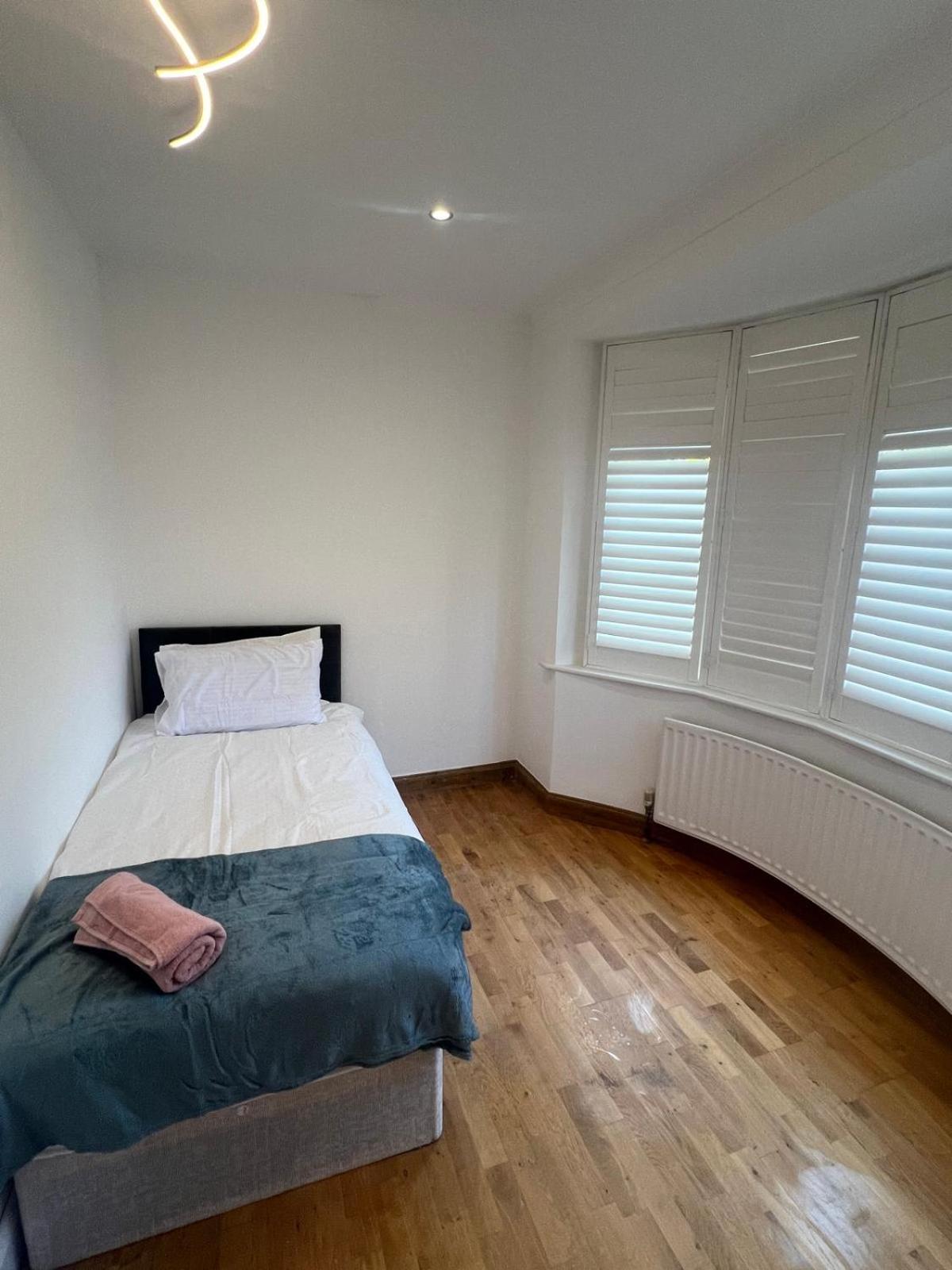 Good Priced Single Rooms In Northolt Dış mekan fotoğraf