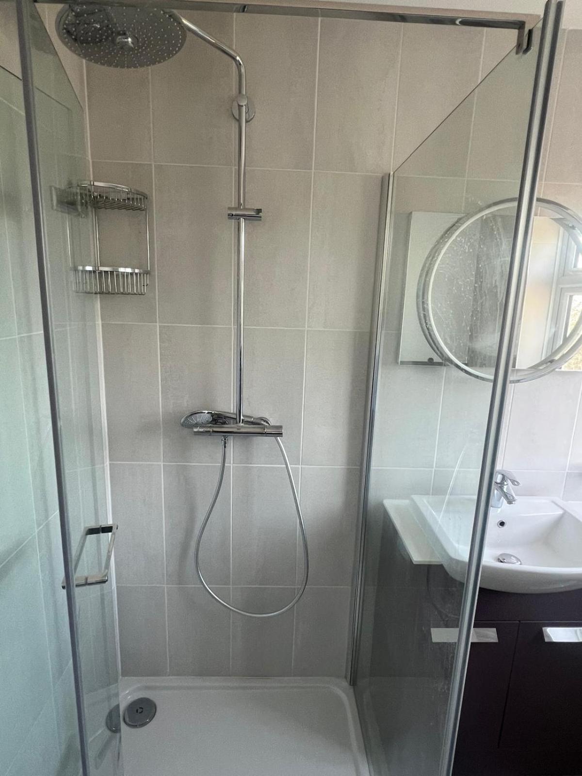 Good Priced Single Rooms In Northolt Dış mekan fotoğraf