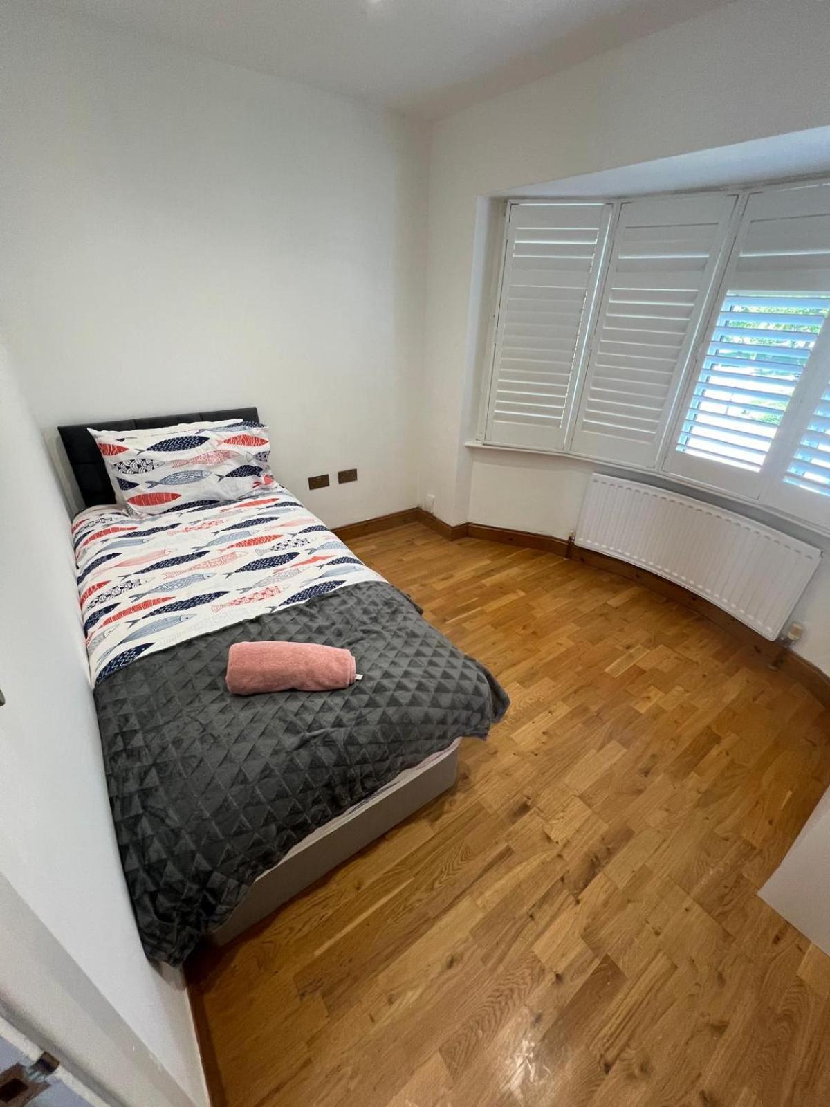 Good Priced Single Rooms In Northolt Dış mekan fotoğraf