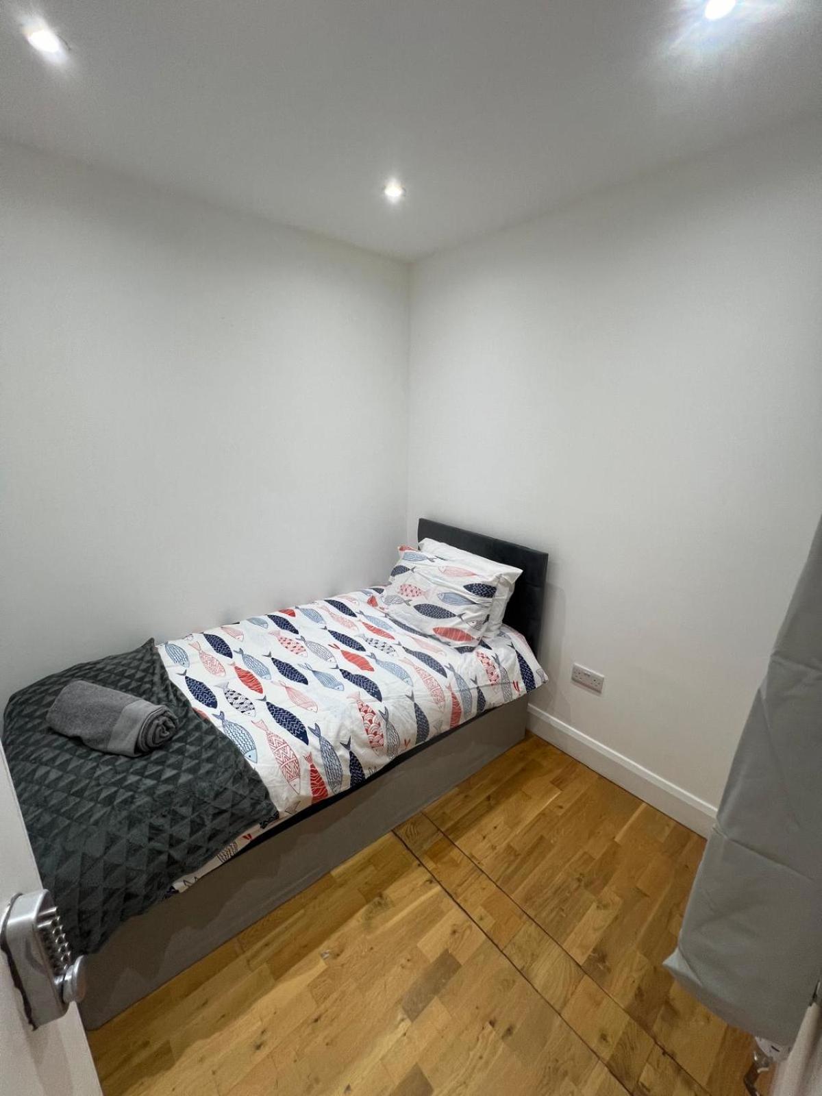 Good Priced Single Rooms In Northolt Dış mekan fotoğraf