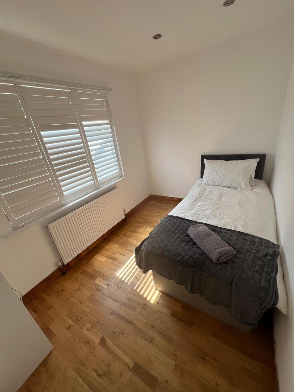 Good Priced Single Rooms In Northolt Dış mekan fotoğraf